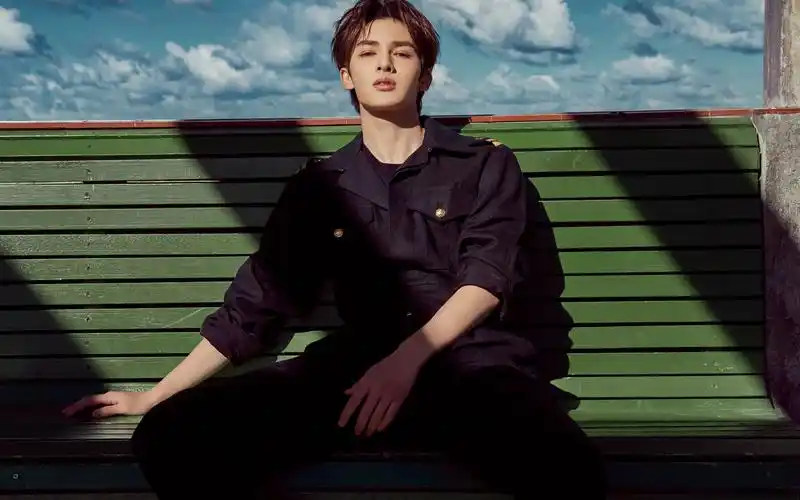 朱正廷英伦风帅气桌面壁纸高清大图预览1920x1200_大陆明星下载_美桌