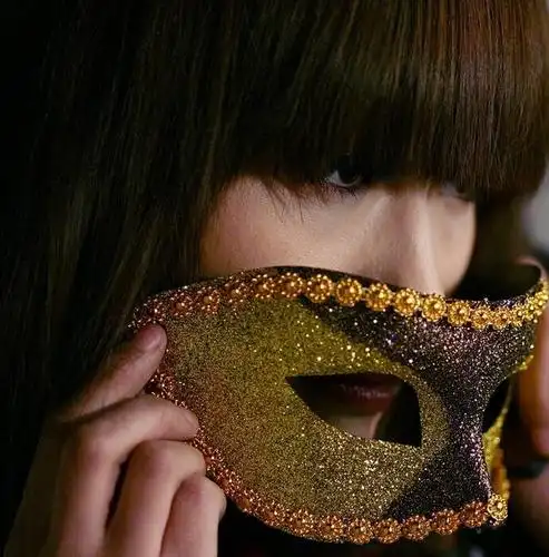 小黄飞《面具人生》:拼搏的道路上,欢乐给别人悲伤留给自己