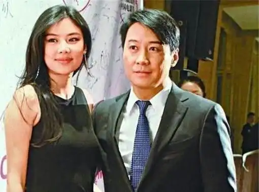 56岁黎明一家三口罕见亮相再婚妻子似乐基儿女儿正脸曝光