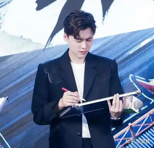今天才知道,演员"李易峰"被封杀原因,原来是因为"李沁"