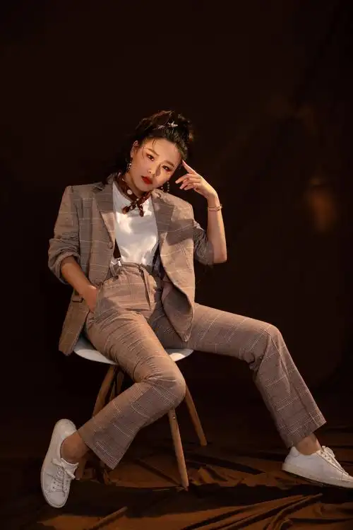 音乐才女歌手叶莺成立自己的音乐工作室成为作词作曲人真是个全才音乐