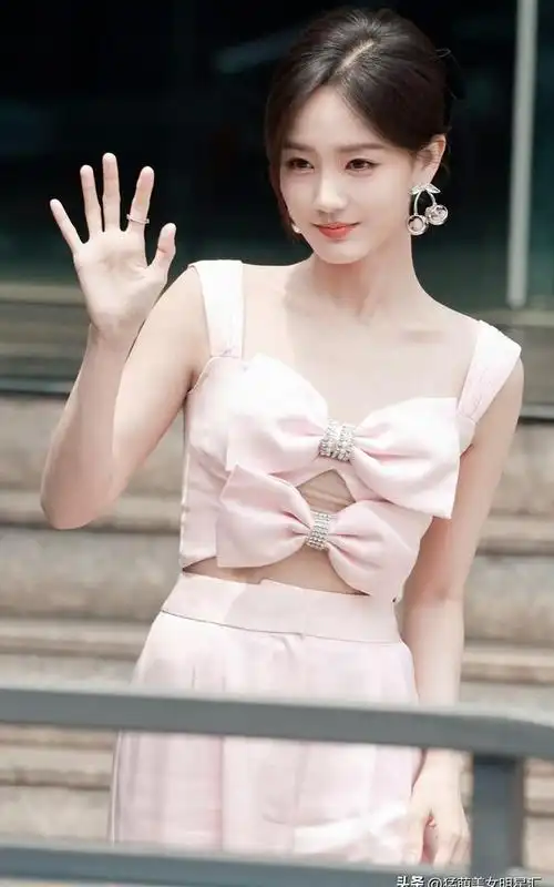 李一桐,本名李雪,是一位出生于山东省济南市的舞蹈爱好者.