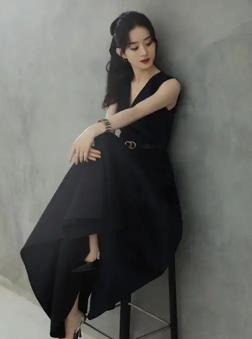 赵丽颖黑色连衣裙写真魅力可人