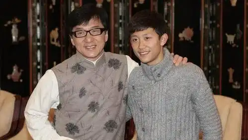 张一山父亲曝光,低调10几年原来是他,网友:怪不得一直没有公开