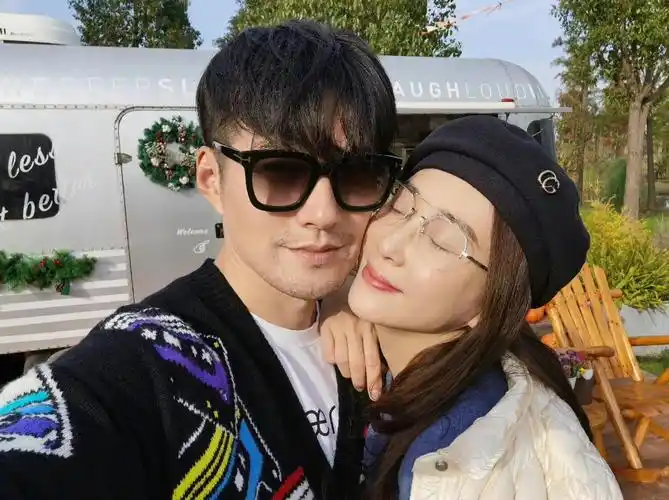 严屹宽与妻子亦师亦友