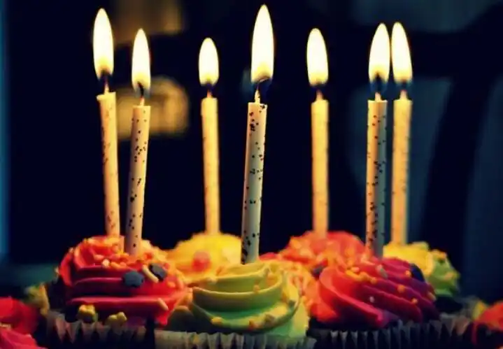 祝福自己生日精辟短句,自己生日发朋友圈的经典句子-第1张图片-百科