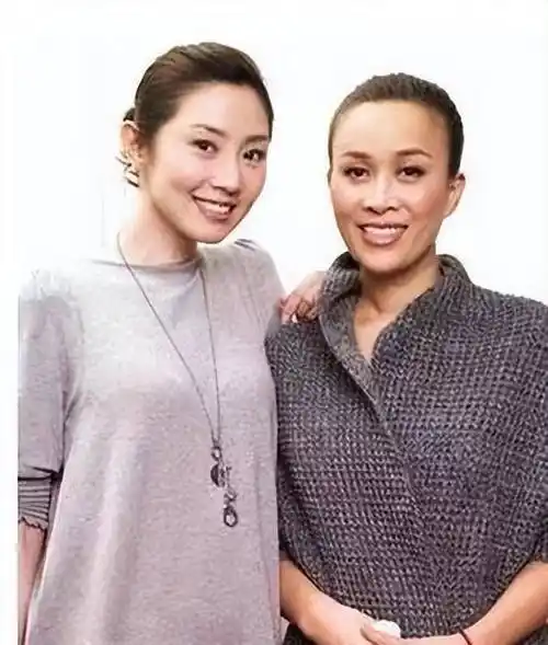 原创和高峰分开后带着儿子嫁给孟桐的那英如今的婚姻过得怎么样