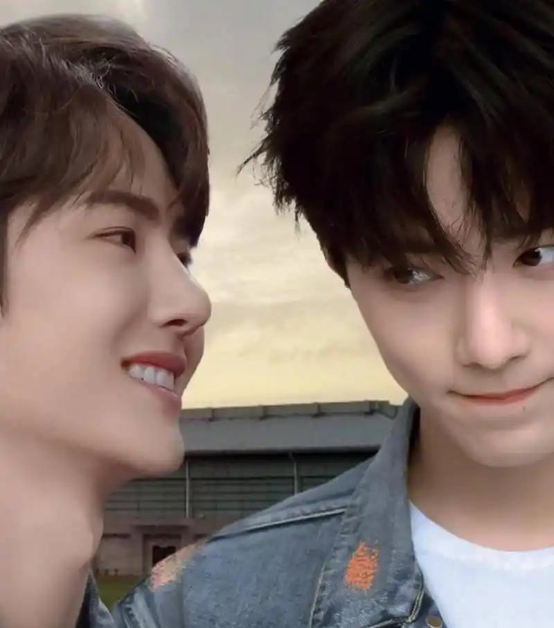 肖战与王一博将共同录制《明天会更好》,为海峡两岸观众献唱.