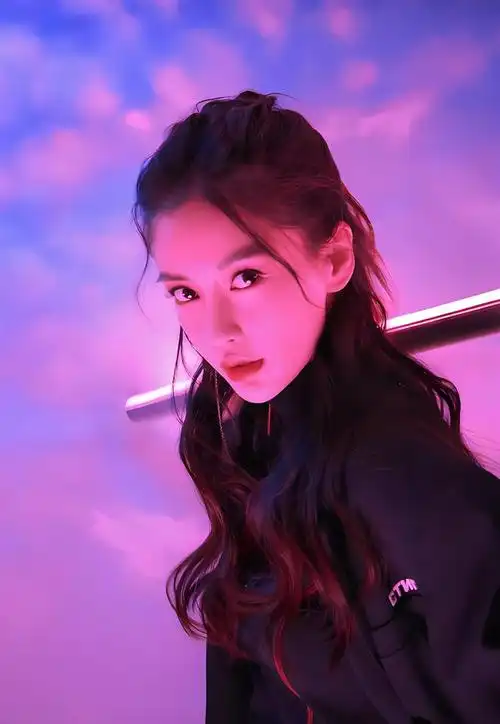 杨颖高调晒全家福庆生7岁小海绵正脸照首曝光像极了黄晓明