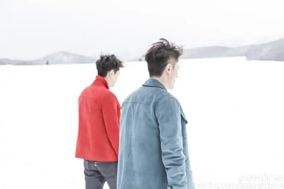 胡歌霍建华齐游北海道 雪地嬉戏基情满溢
