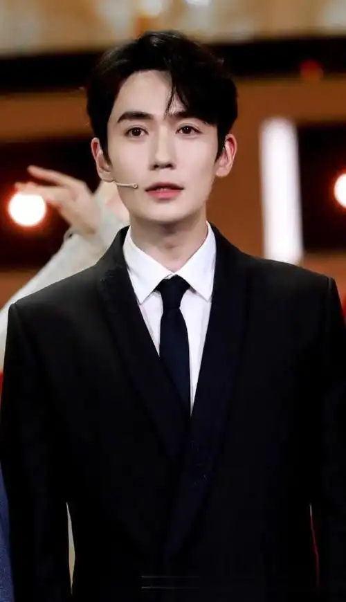 男星西装杀,李易峰,王一博,肖战,易烊千玺