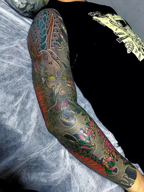 日式老传统纹身  #老传统花臂龙  #龙纹身