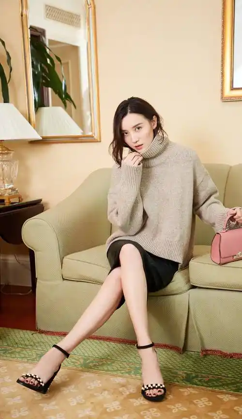 宋佳太艳了,穿绿色低胸裙身材火辣,40岁仍单身情感惹争议_张黎_电影