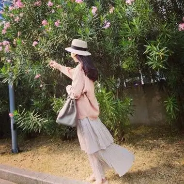 女人头像淡雅清新脱俗 安静淡然的意境头像女