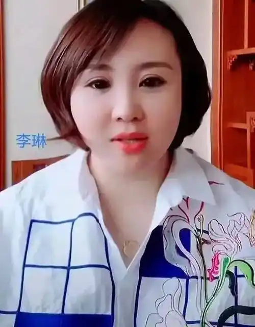 她也是一位二人转演员,4个女儿有三个都遗传了妈妈的基因.