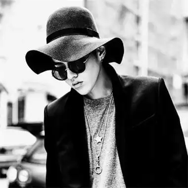 最新吴亦凡带帽子头像图片大全