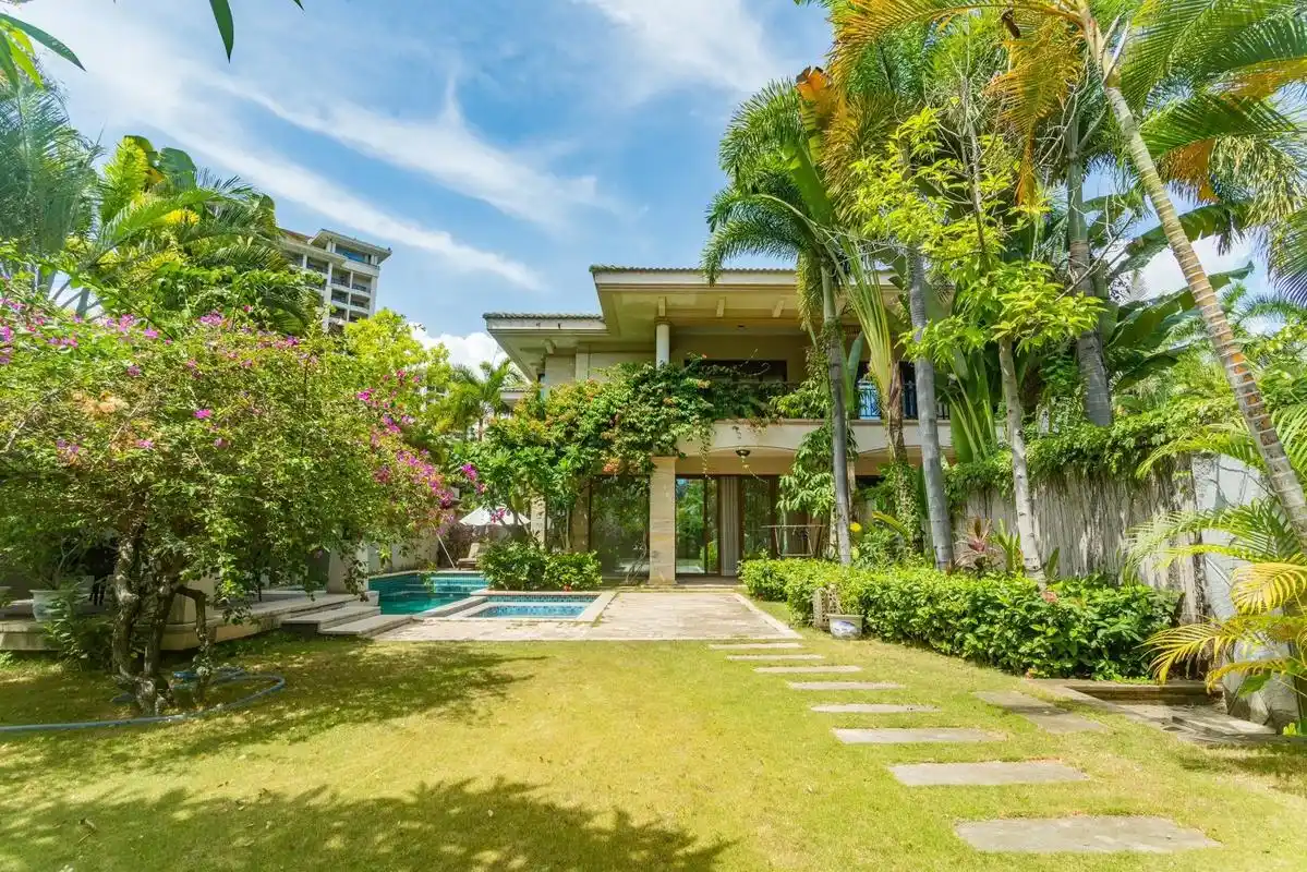 临海50米三亚湾1000平米豪华4居别墅