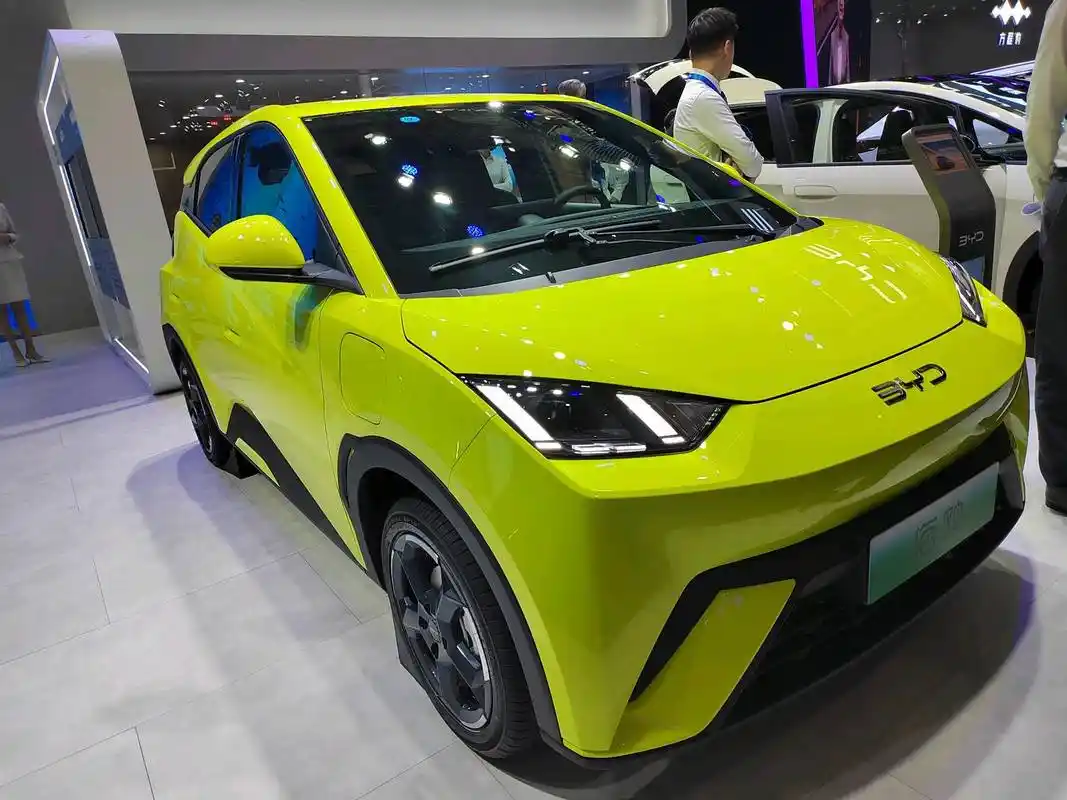 情报员拍客团|多款新能源汽车亮相齐鲁车展,吸引众多参展者目光