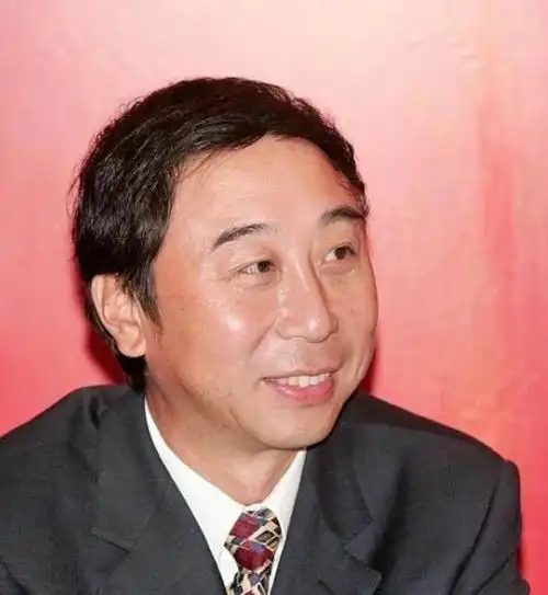 原来冯巩的"女儿"是他的妻子,网友:真是意想不到的结果