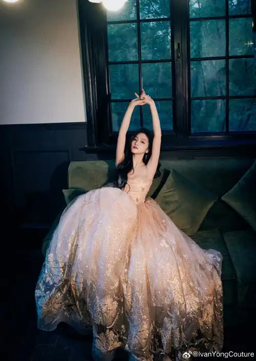 丝绸之路电影节##吴宣仪##高级定制##最仙礼服##礼服婚纱款式##眯星