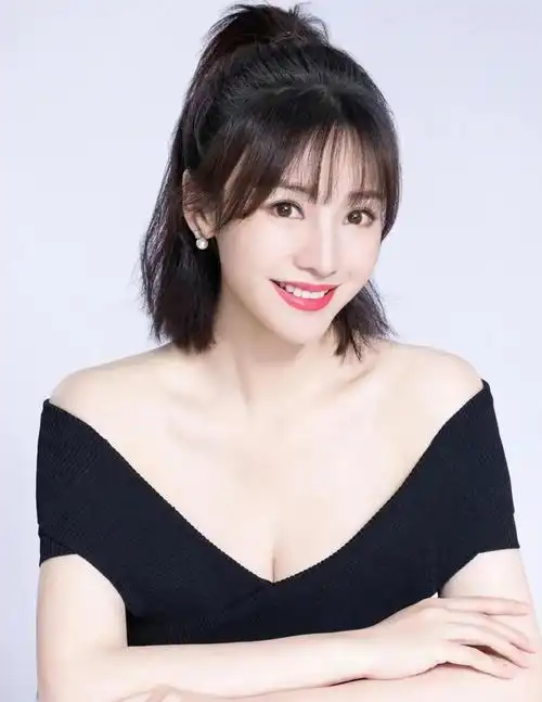 柳岩高清时尚写真华贵优雅