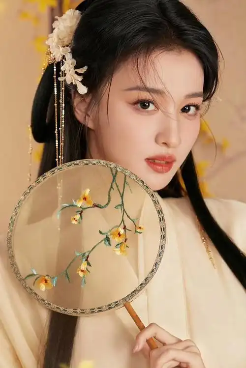 众多女明星的古装造型不同的妆发和服装都能给人不同的感觉