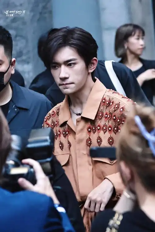 易烊千玺 米兰时装周##emporio armani全球代言人易