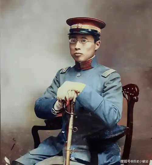 民国名人彩色老照片集:青涩的杜月笙,沈从文全家福;宋家合影