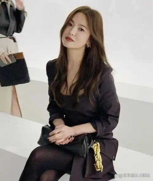 韩艺人赴米兰时装周,2位工作人员确诊肺炎,宋慧乔iu在同一场