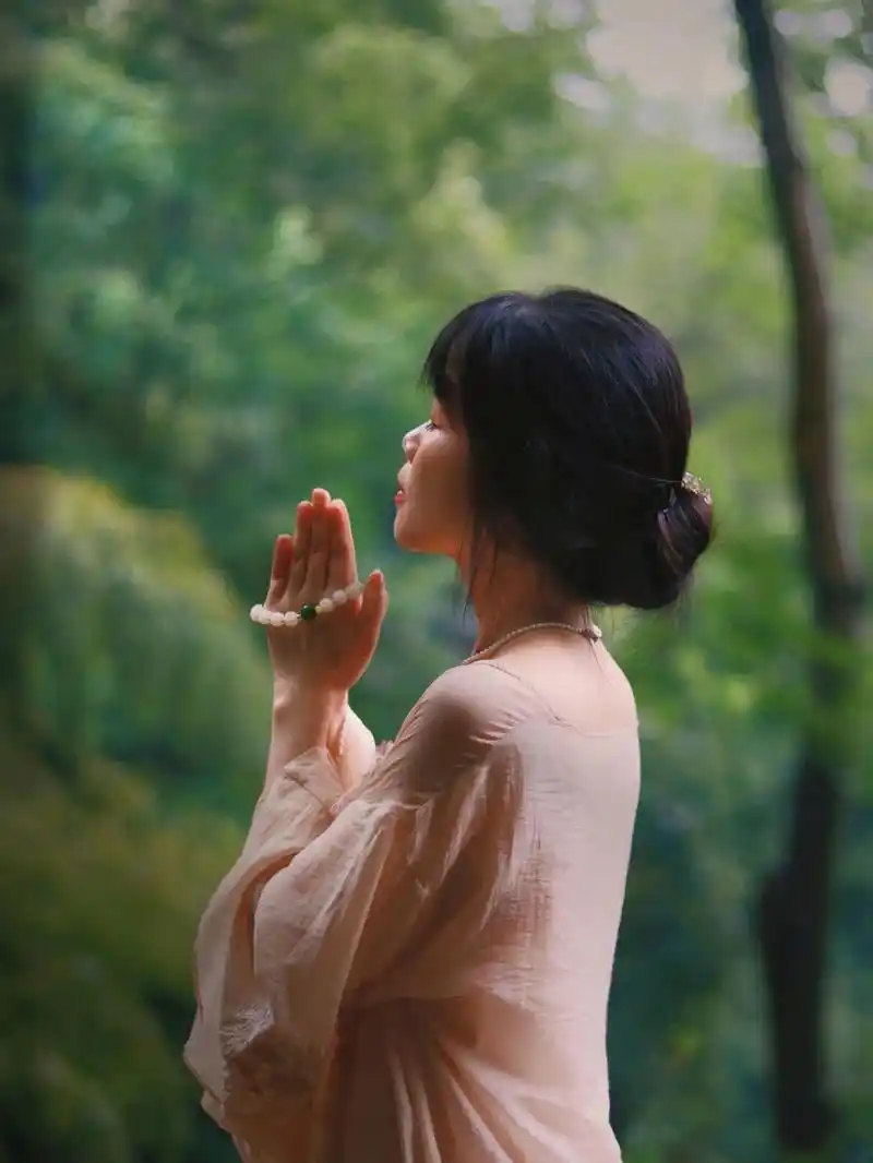 很火爆的励志姓氏壁纸来了,可换图片和姓氏.