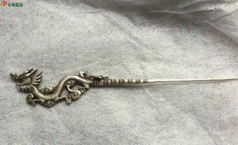 龙形簪子一根