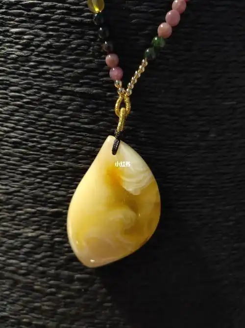 荧光拉丝带金沙桃花瓣73蜜蜡吊坠配碧玺_碧玺_蜜蜡_荧光_吊坠_毛衣