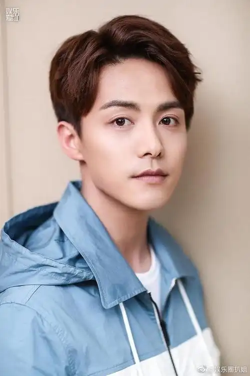 马天宇三亚拜了#马天宇发四宫格游玩照告别三亚,帅哥与美景的融合,真