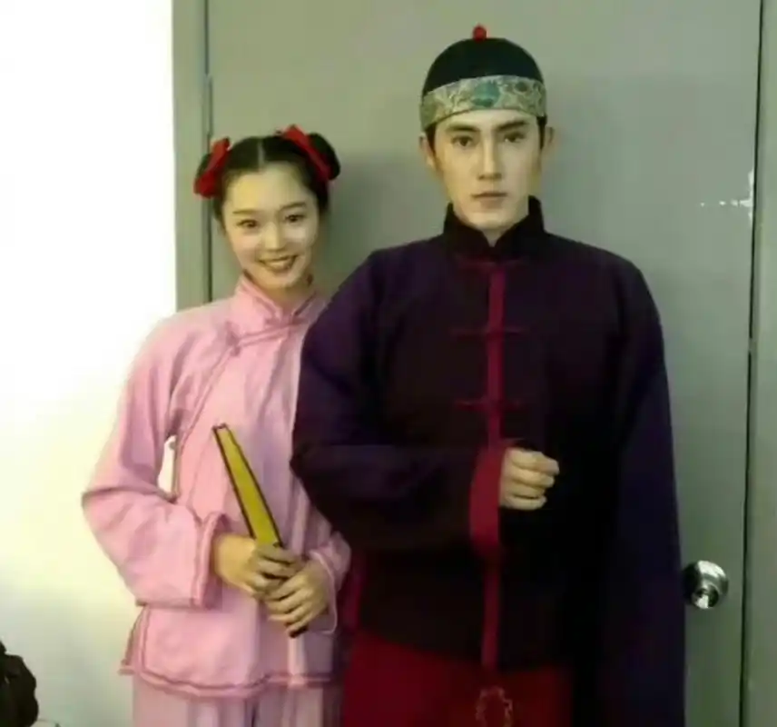 张睿和宋轶的合照,张睿看着好像蜡像