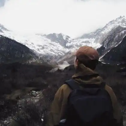 男头像背影超清帅气,好看的男生看风景背影帅气头像图片_男生头像