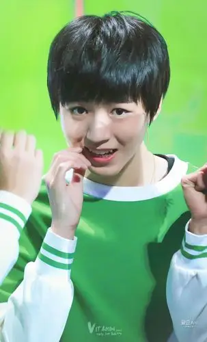 王俊凯早期活动照片,青苹果味道的少年,珍藏青涩懵懂少年可爱模样.