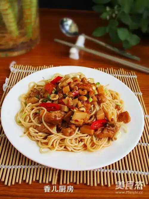 宫保鸡丁拌面,宫保鸡丁拌面的家常做法 - 美食杰宫保鸡丁拌面做法大全