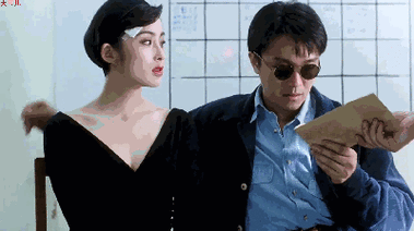 最后,周星星和女友张敏一起来到警局周星星得意的吹了吹枪口,结果脚