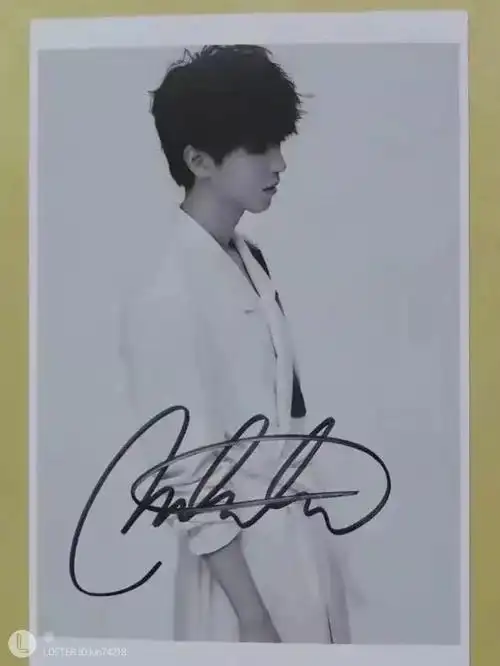 王俊凯亲笔签名照-落