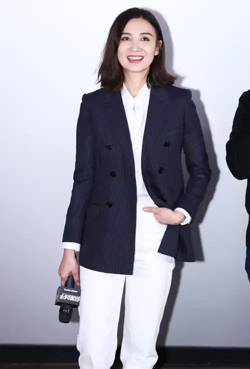 组图:《你是凶手》北京首映 宋佳西装亮相单手插兜帅气_高清图集_新浪