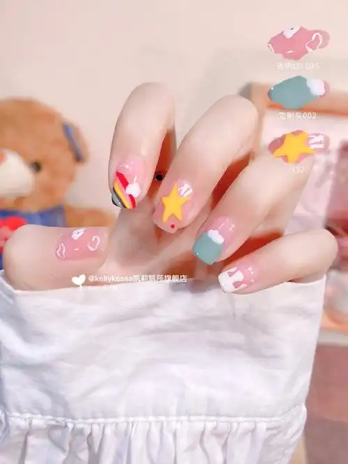夏日少女美甲82手绘可爱涂鸦彩虹星星美甲