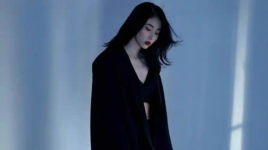 性感撩人的高冷气质美女,高清壁纸图片,大陆美女-回车桌面