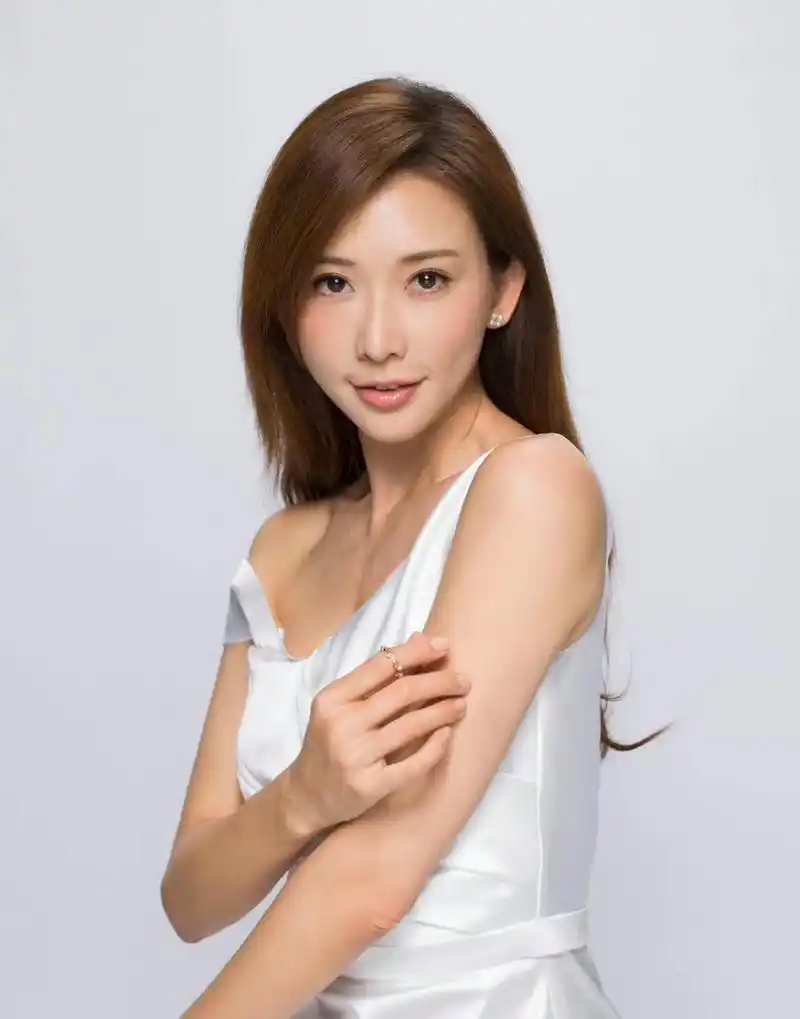 林志玲一直都很性感,感觉她优势挺多的,长相御姐类型,可甜可高冷,个子