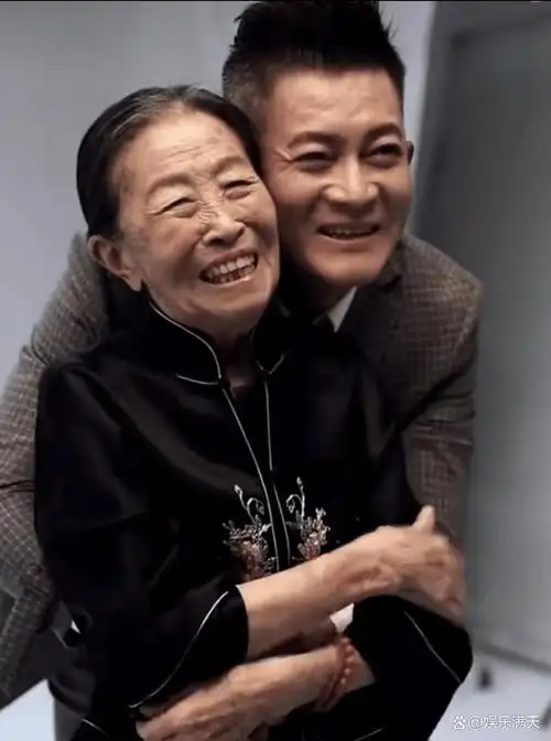 张少华一生节俭住40平米房子去世1年多老伴的痴情让人落泪