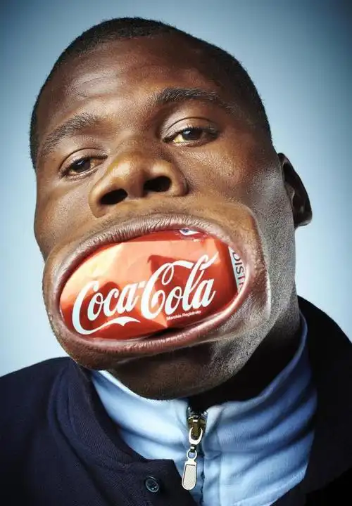 世界上嘴巴最小的女人长度只有3厘米就连吃饭都很困难