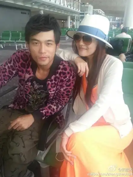 微博秀张韶涵周杰伦合影小鸟依人