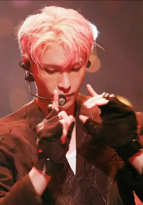 张艺兴一条博文跟王迅说了四件事