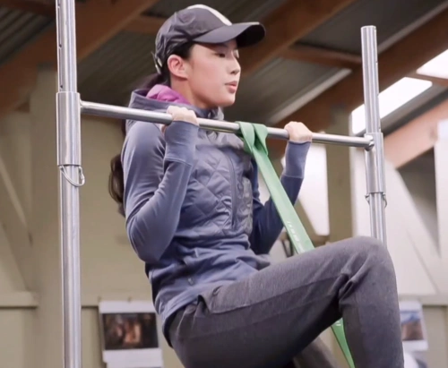 刘亦菲更新健身房日常照,脚上"鞋子"却成焦点:是对教练最大的尊重