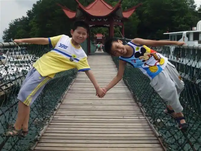 哥俩好,一辈子的兄弟