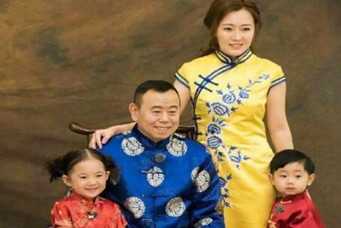 潘长江遗传基因太强大,女儿侥幸躲过,外孙就是q版潘长江_潘阳